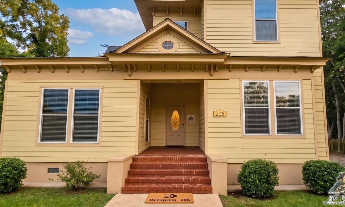 Buena Vista Apartment | Cozy 3-bedroom apartment in beautiful Buena Vista near restaurants