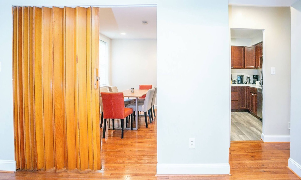 Nauck Apartment | Cozy 3 Bedroom/Great Location