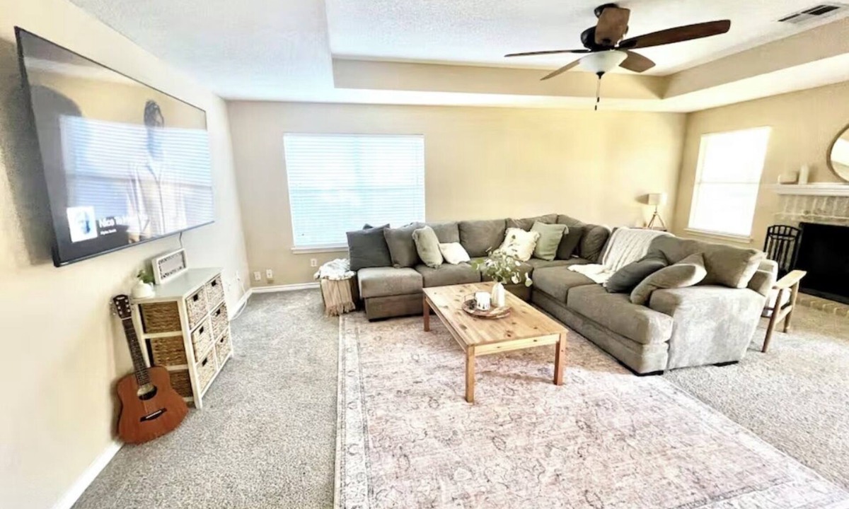 Cedar Park House | Cozy 3-bedroom house with Large Backyard and 72 inch TV