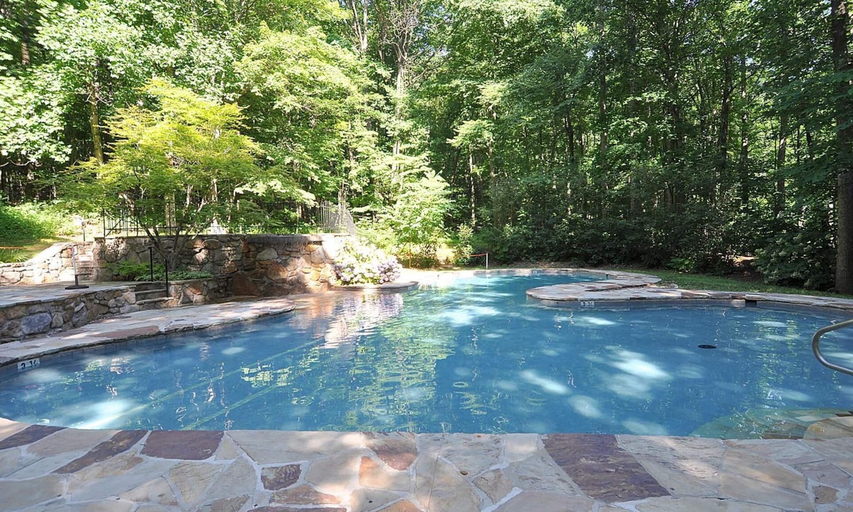 Berkeley Springs Cabin | Cozy and Quaint