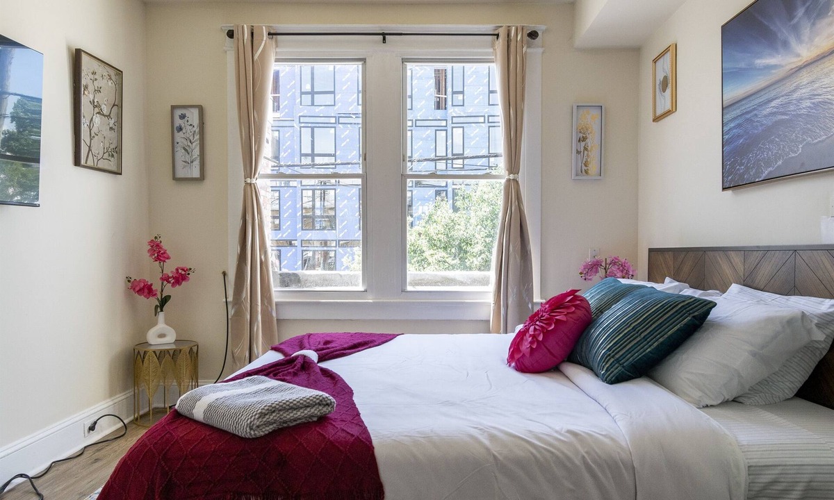 Brightwood Park Apartment | Cozy Apartment at Washington DC! Sun Filled & Comfortable!