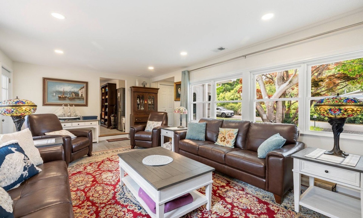 Calvert Beach-Long Beach House | Cozy Beach Retreat - 3 bedrooms with 3 queen size beds. Sleeps 6
