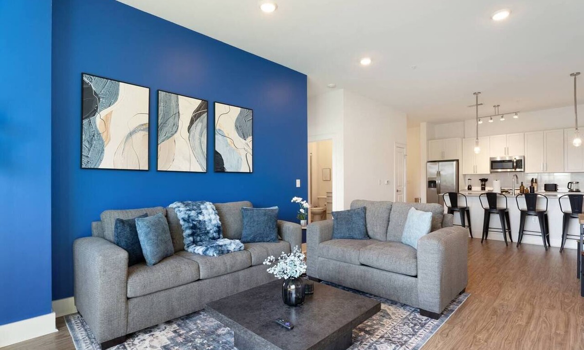 Second Ward Apartment | Cozy Carolina | Free Parking, Gym, Pool