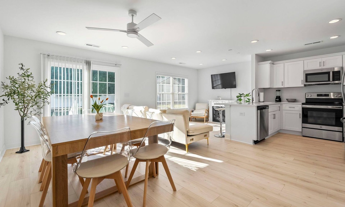 Little River House | Cozy Coastal Getaway | Family and Pet Friendly