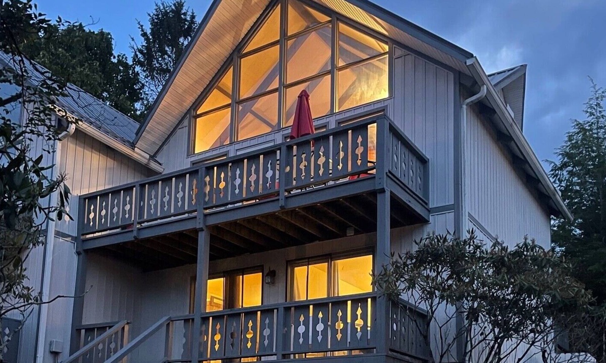 Beech Mountain Condo | Cozy Condo Minutes from Skiing!
