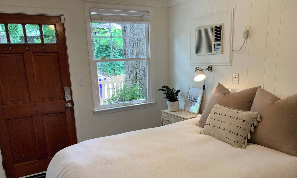 Greenville Cottage | Cozy cottage walkable to Downtown Greenville!