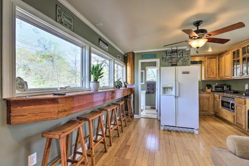 Thomaston House | Cozy Creekside Cabin w/Grill: Fish & Explore!
