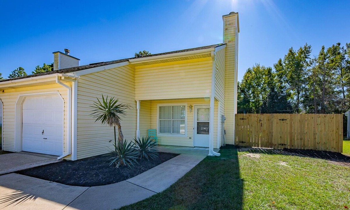 Havelock House | Cozy duplex. 30 minutes to beach or New Bern/5 minutes from MCAS Cherry Point.