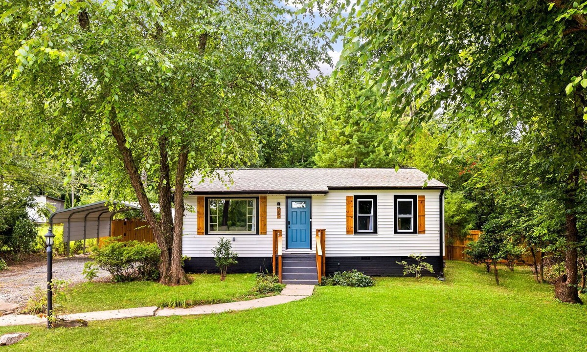 Lexington House | Cozy Getaway in Lexington wHtub on VRBO