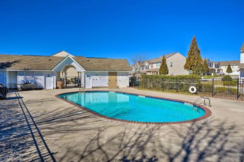 Greensboro House | Cozy Greensboro Townhome w/Community Pool & Grill