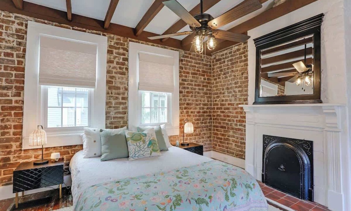 Historic District - North Cottage | Cozy Historic 1790 Guest House Steps to River St