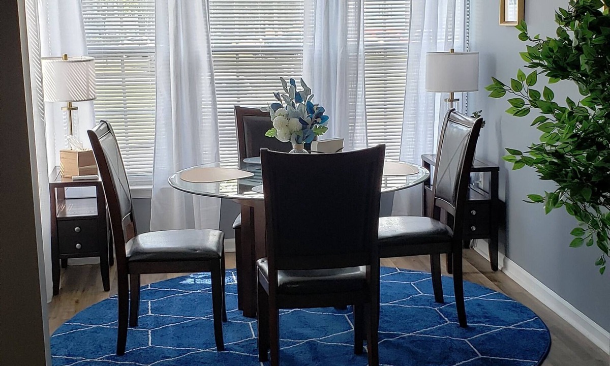 Richmond Condo | Cozy Home Away From Home