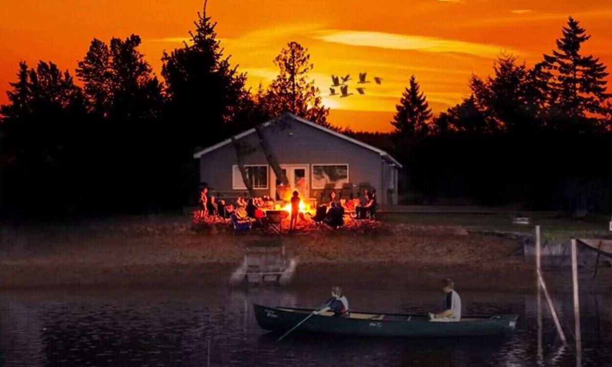 Au Gres Apartment | Cozy Home on Lake Huron II