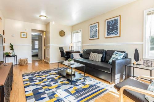 Bluemont House | Cozy House 10min to Monuments and DC by CozySuites