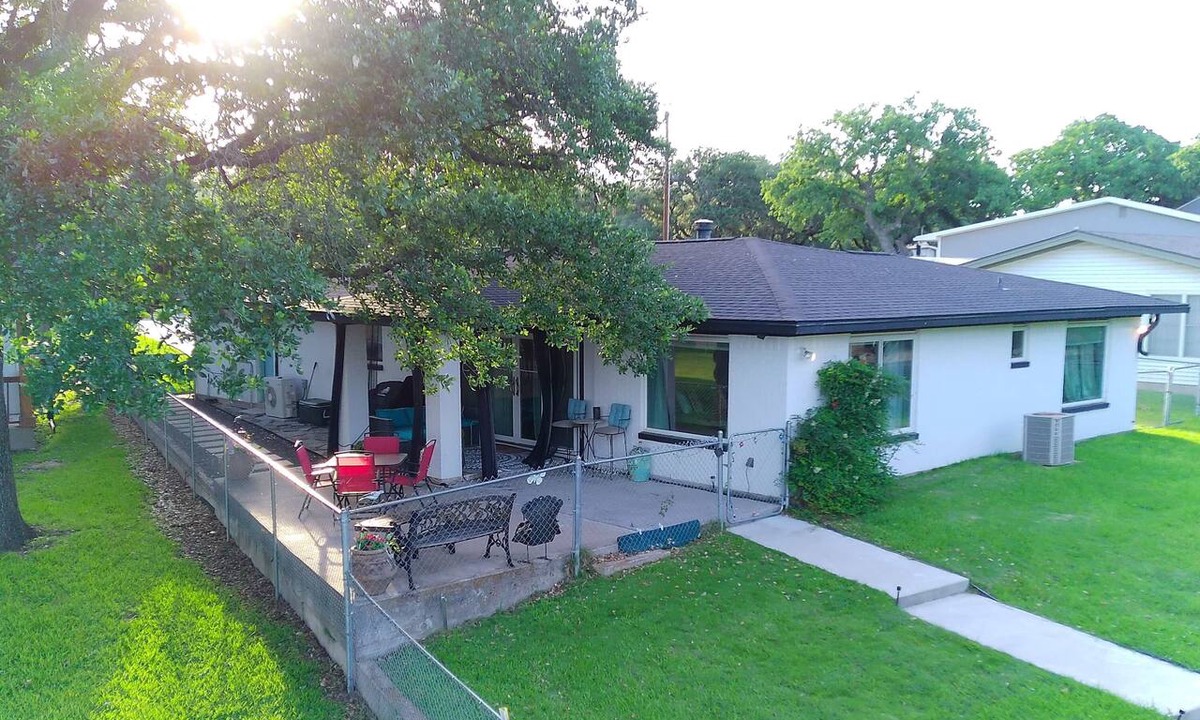 Granite Shoals House | Cozy lakefront retreat with kayaks, fishing, and extra parking!