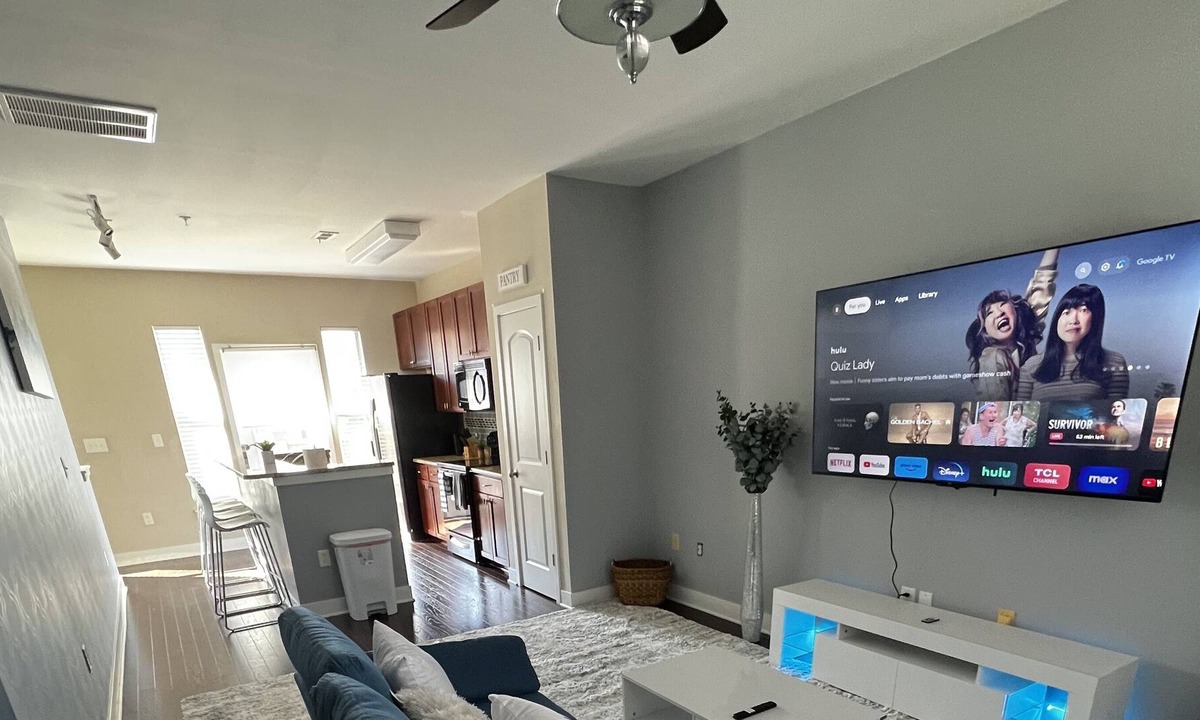 Charlotte Condo | Cozy & Modern Uptown Charlotte Townhouse