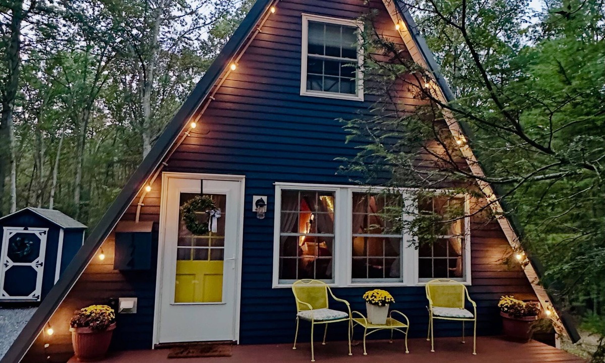 Biglerville Cabin | Cozy Nature Retreat A-Frame Cabin in Woods Firepit Creek Large Deck Sleeps 6