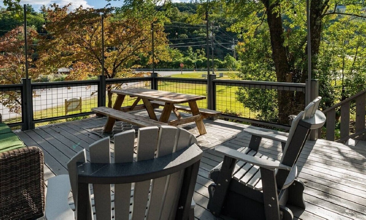 Lake Lure Cottage | Cozy, renovated, spacious 2BR, 2B home, walk to Chimney Rock & Lake Lure.