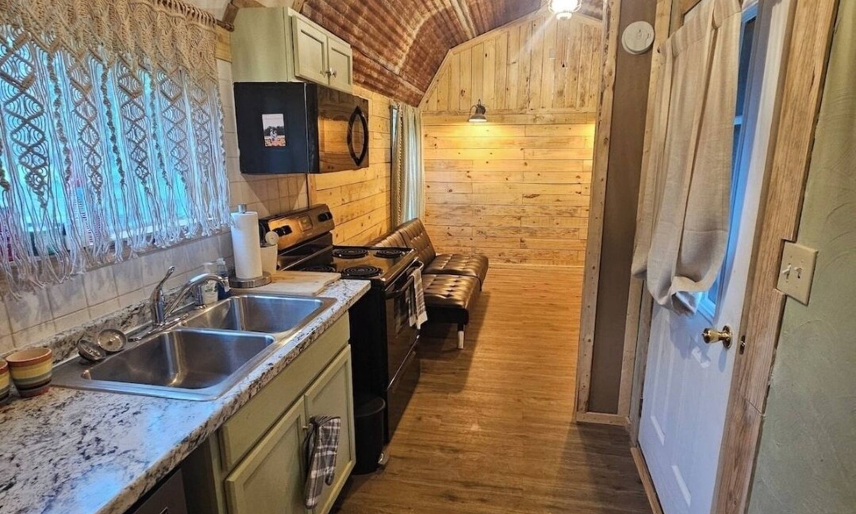 Leary Cabin | Cozy rustic tiny home! Just off of interstate 30, it's 5 minutes from Texarkana.