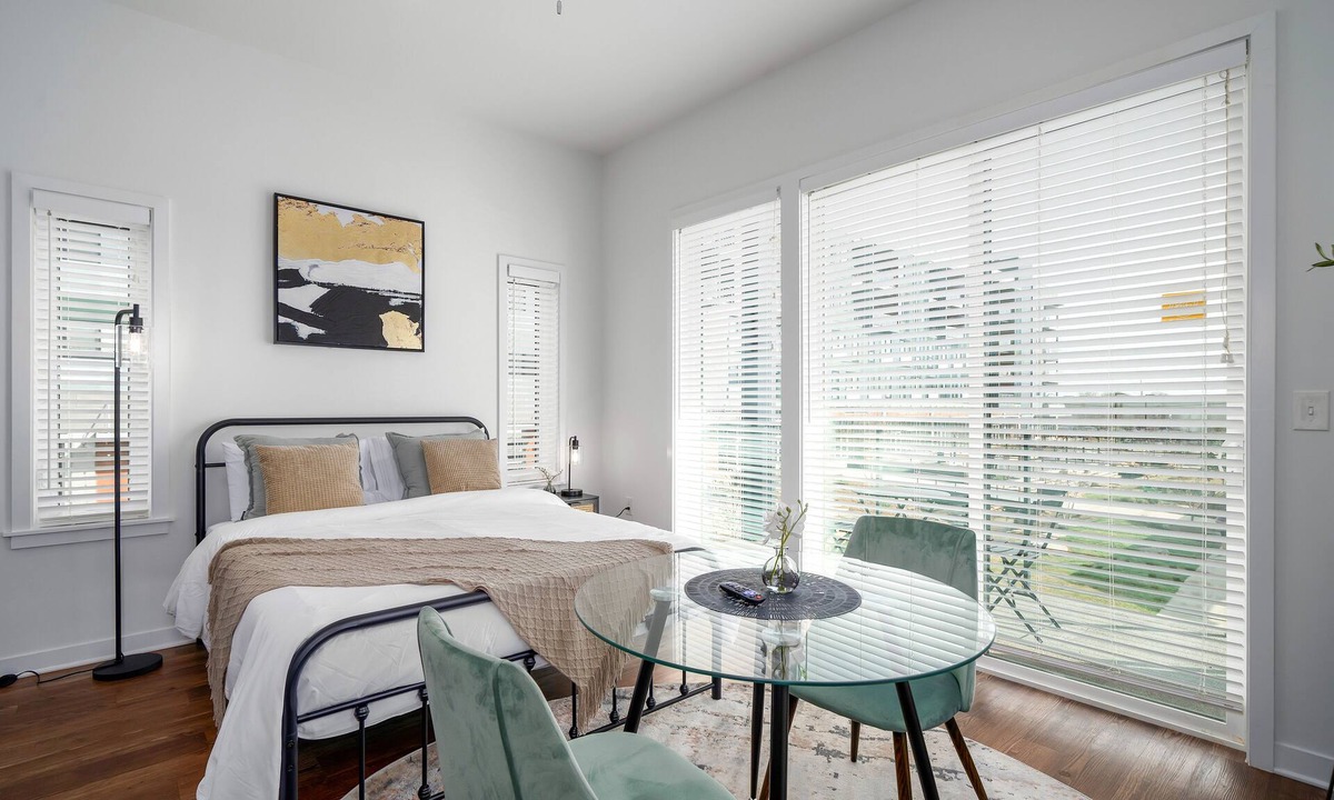 Birmingham Apartment | Cozy Studio w/Private Balcony!