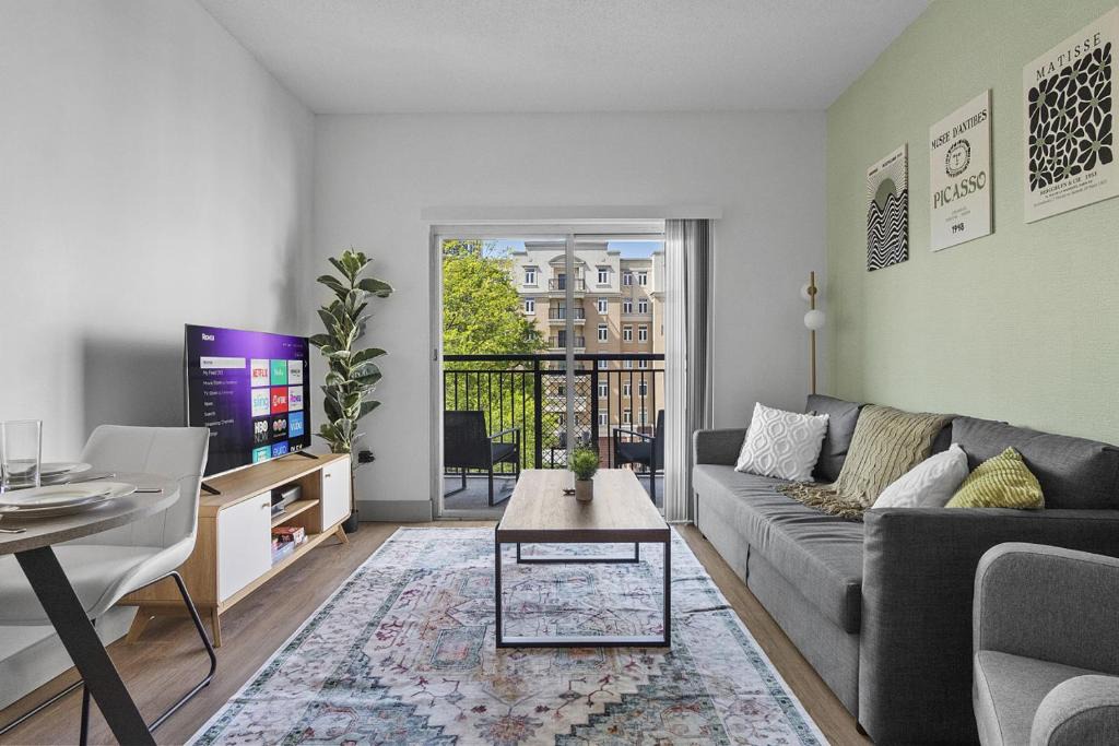 Charlotte Center City Apartment | Cozy Urban Getaway - Free Parking, Gym, Stadium