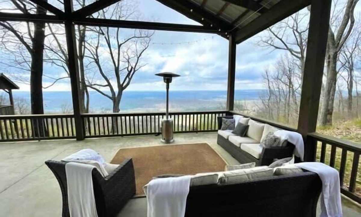 Mentone House | Cragsmere Manor Views 24 guests