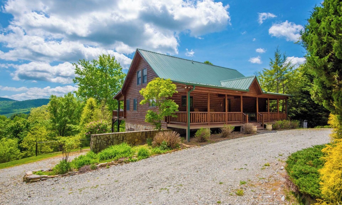 Sparta Cabin | Crazy Like a Fox Log Cabin | 2 Huge Decks w/Incredible Views | Pool Table & Foosball