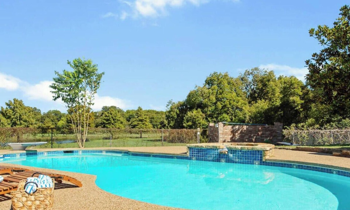 Garland House | Creekside 4BR 2B Home with Beautiful Pool & Garde
