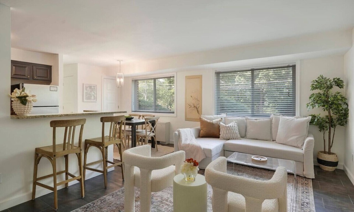 Aurora Highlands Apartment | Crystal City Charm 2BR/Free Parking 104