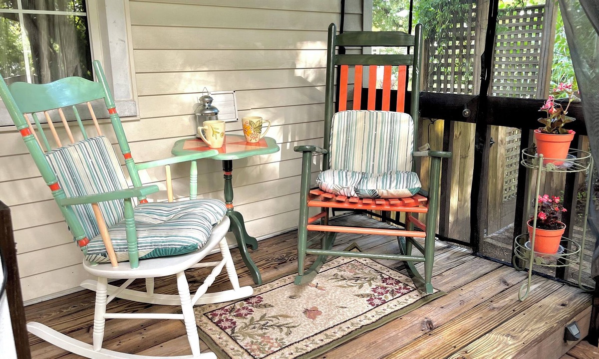 Port Wentworth Cottage | Cute 2 BR/2 BA split plan cottage w AC, deck, pet-friendly fenced yard. Private!
