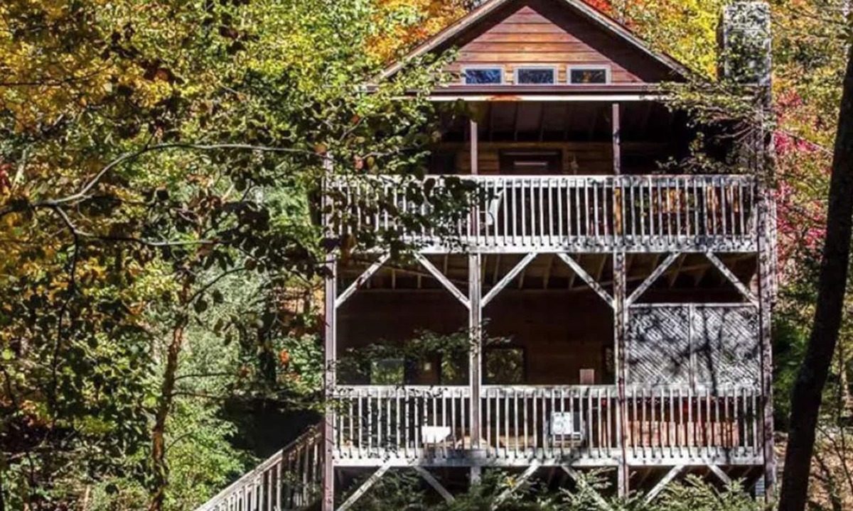 Skyland Cabin | Cute lil cabin w/hottub overlooking the trout pond