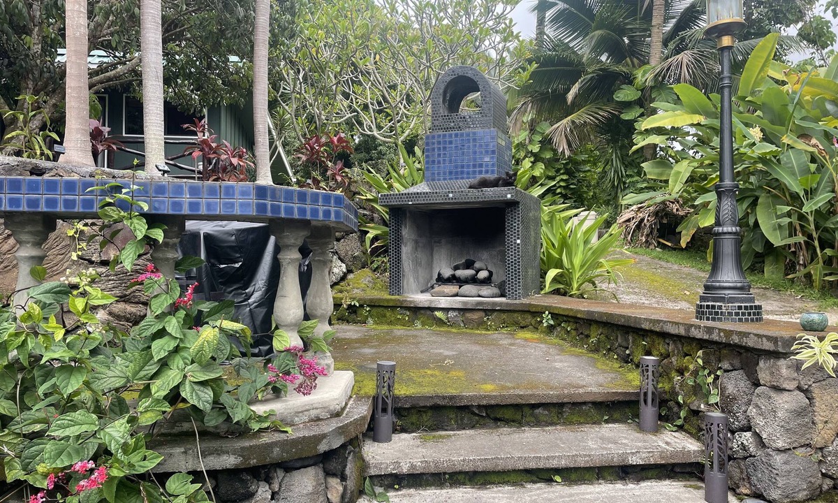 Honalo Apartment | Cute Loft Studio above Kona, surrounded by Coffee farms