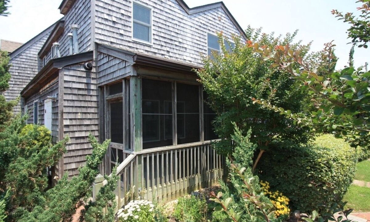 Ocracoke Villa | CV1A: Shell Castle A -poolside screened porch!