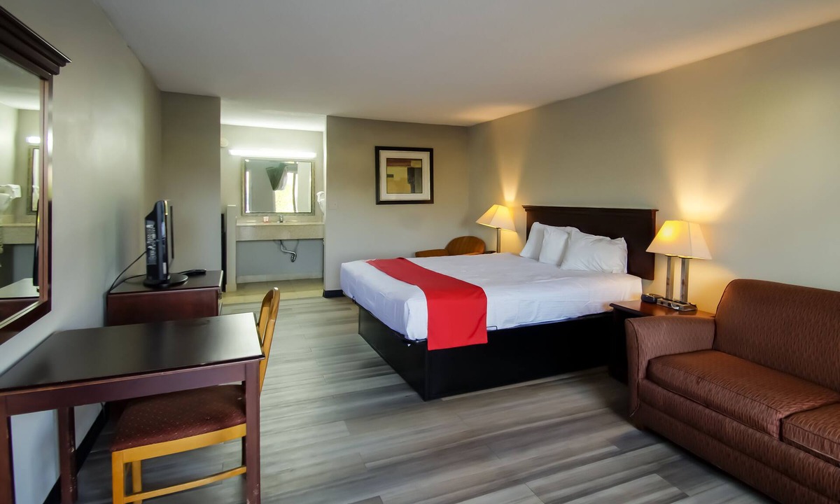 Chocowinity Hotel | Cypress Inn & Suites Washington by OYO