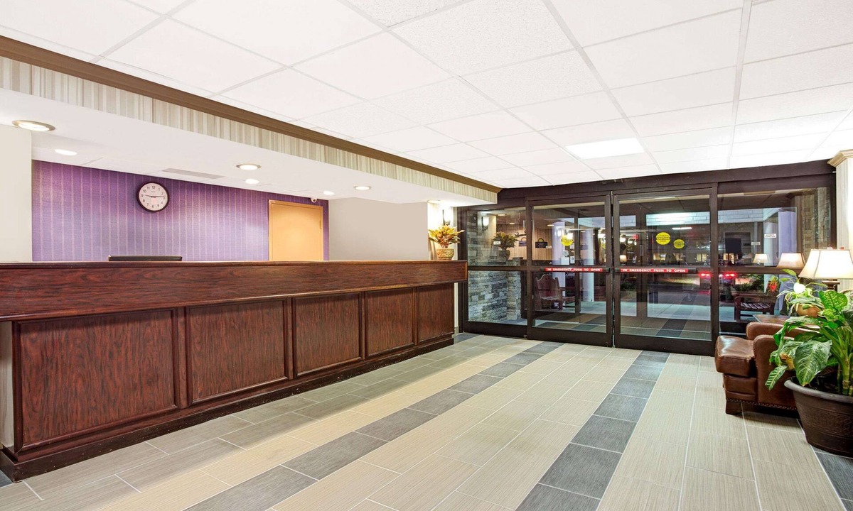 Central Newport News Hotel | Days Inn by Wyndham Newport News City Center Oyster Point
