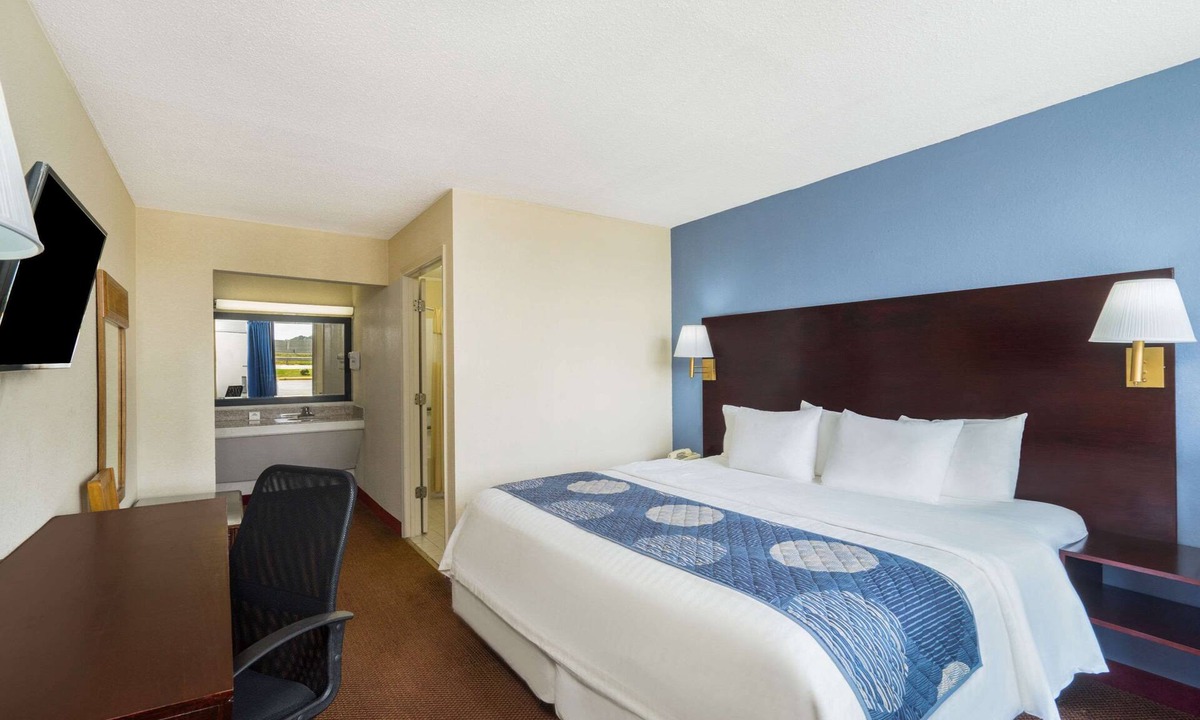 Statesville Hotel | Days Inn by Wyndham Statesville
