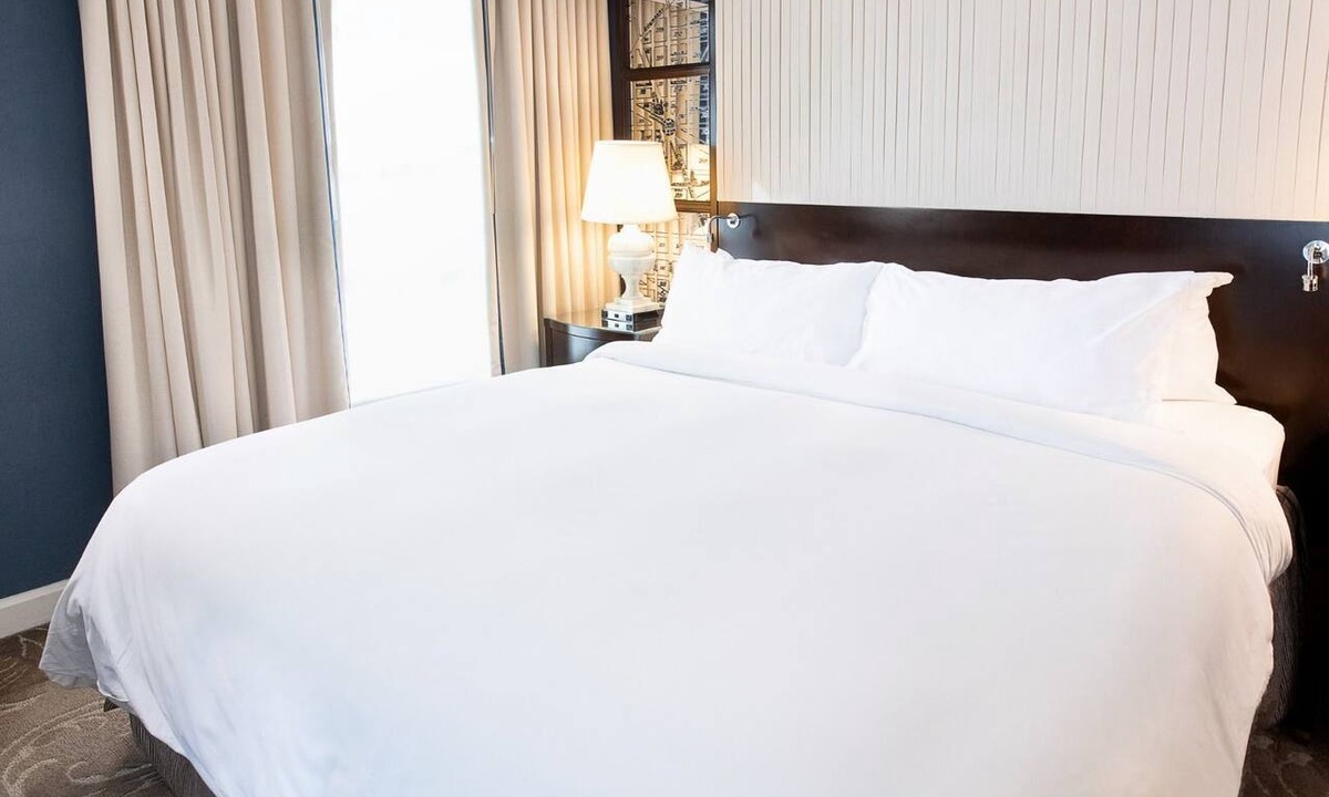 Logan Circle Apartment | DC King Room – Luxe Comfort & Prime Location
