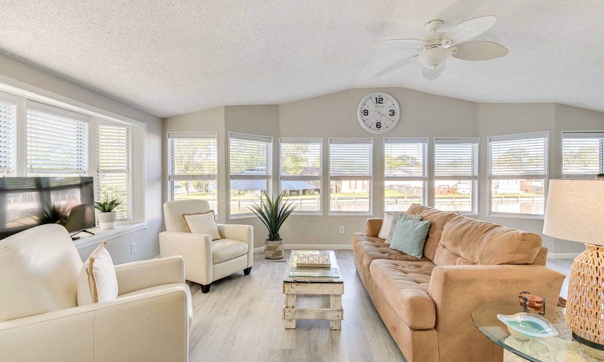 Garden City House | Deck & Pool Access: Myrtle Beach Getaway