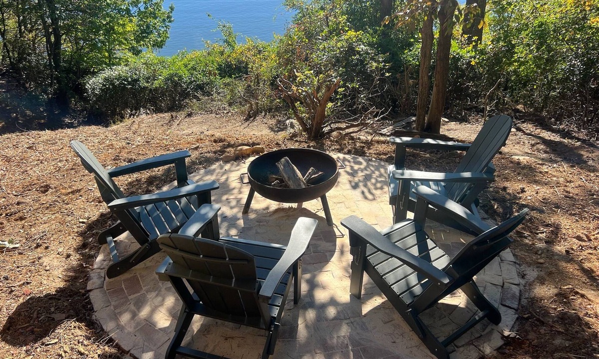 Gainesville House | Deep water, private dock, beautiful sunsets, fishing, kayaking or boating.