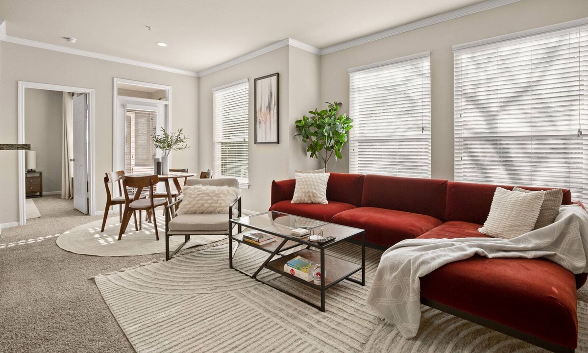 Wells Branch Apartment | Deluxe 2BR Apartment w/ balcony on-site gym & pool