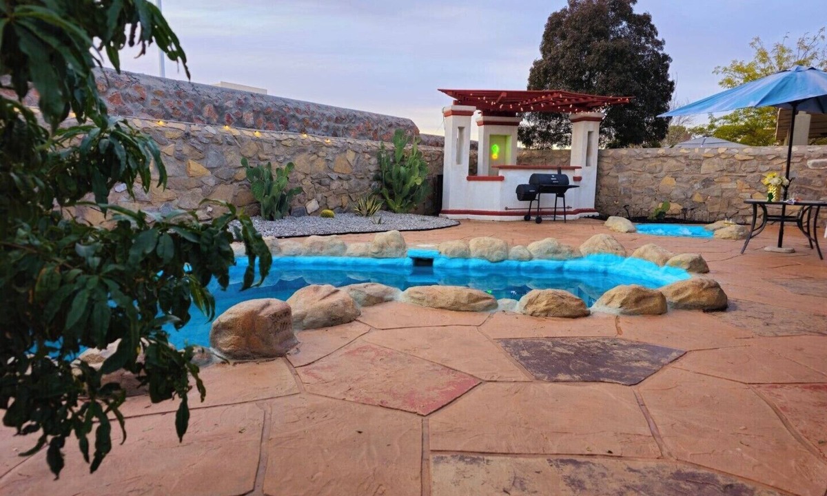 Biggs Field House | Desert Oasis, Spacious 4-bedroom house 2 king bed w/Heated Pool & Jacuzzi