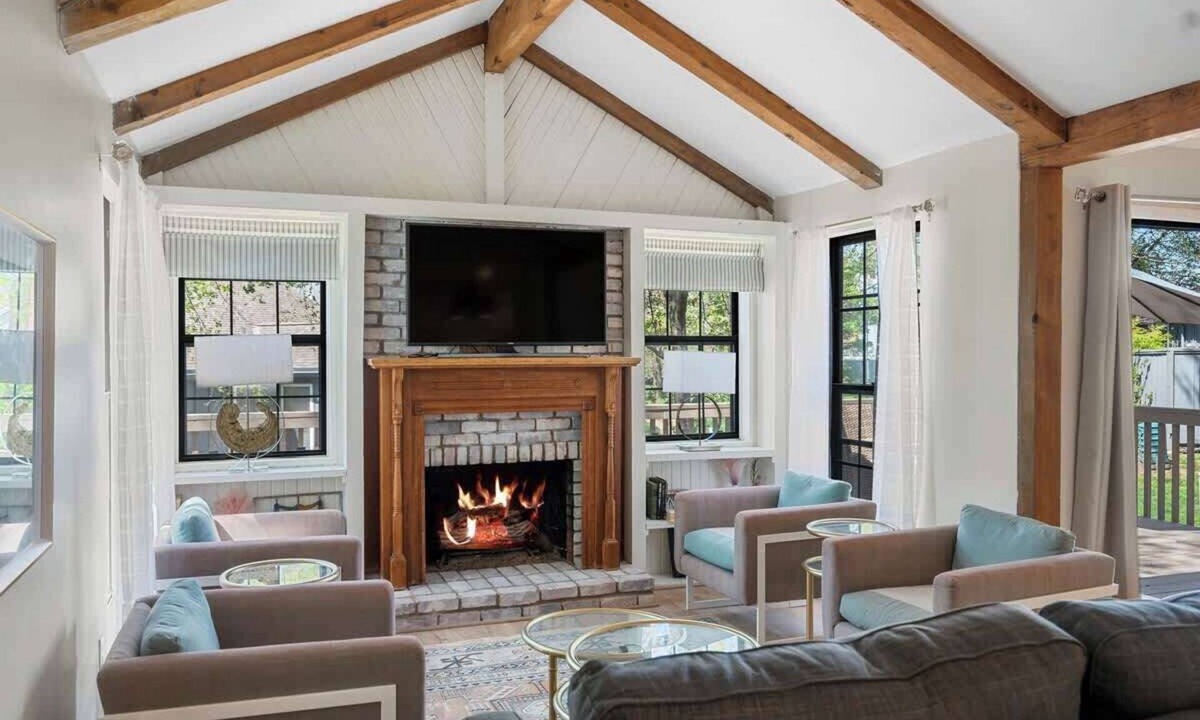Lenexa Villa | Designer Luxury 4bed/4ba w/Pool