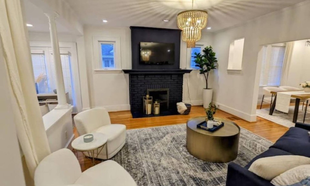 Dilworth House | Dilworth, Walk To Atrium Health, Freedom Park, Restaurants, & Lightrail!