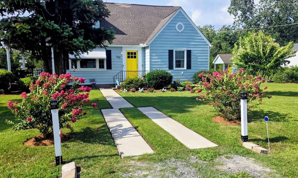 Morehead City Apartment | Discover Beaufort's history steps away! Charming Apartment near downtown.
