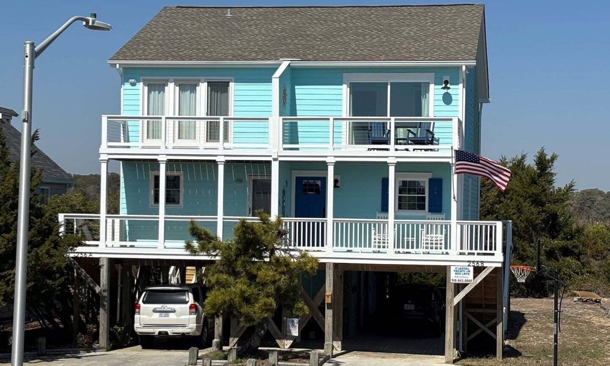 Holden Beach House | Discover Mom's Gift in Holden Beach: a 2-bed, 3-bath duplex for unforgettable family getaways.