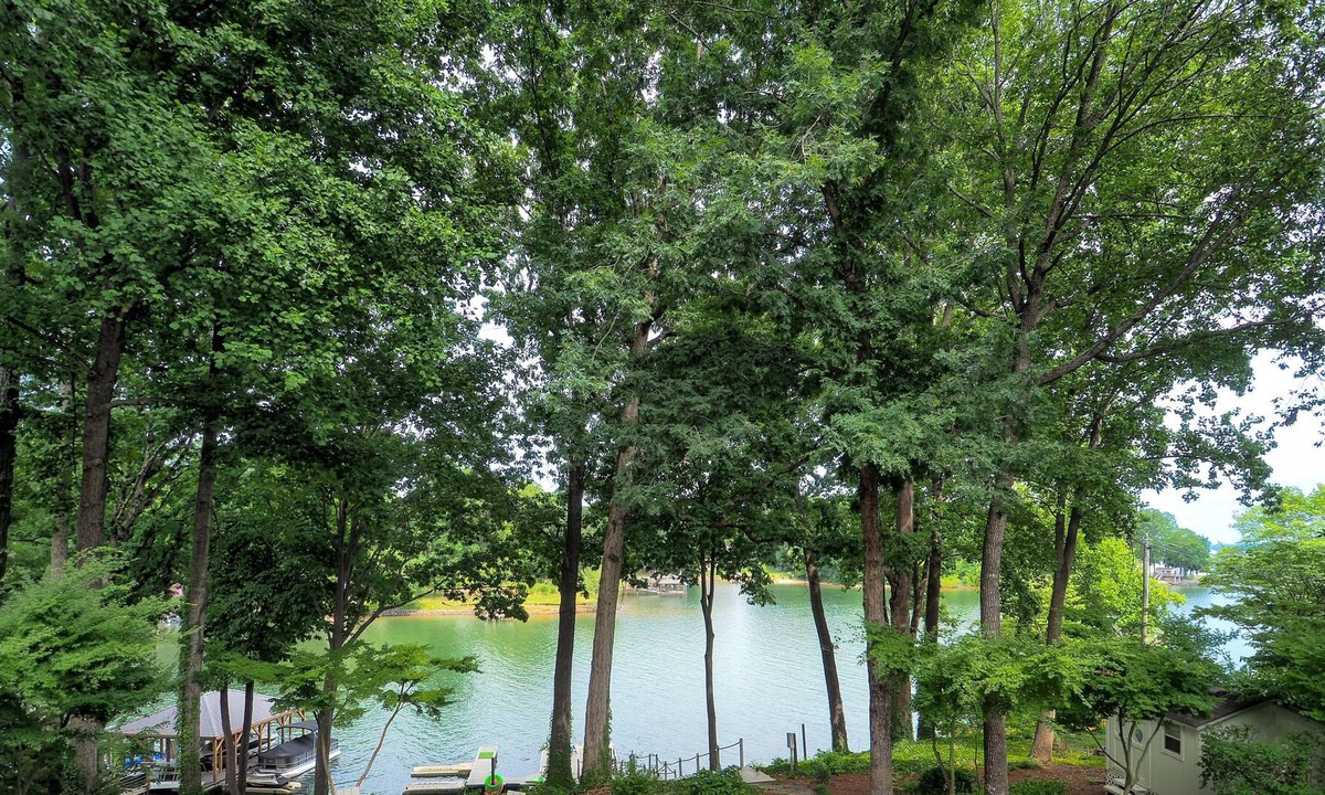 Lake Norman of Catawba House | Dock Holiday - Peaceful Lake Living with Hot Tub