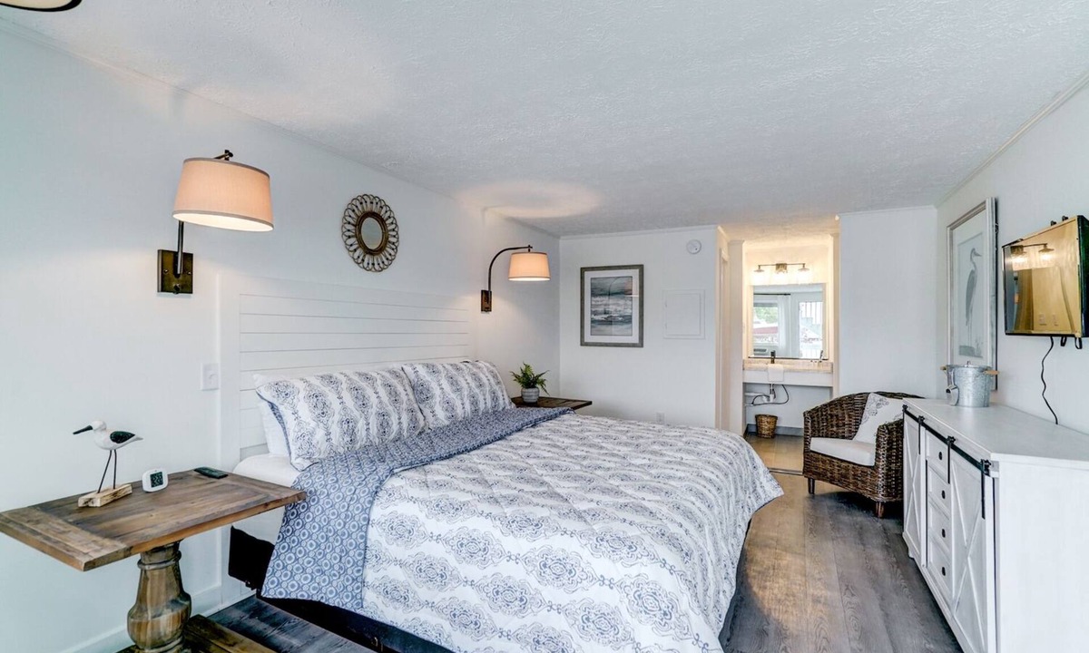 Deltaville House | Dockside Inn