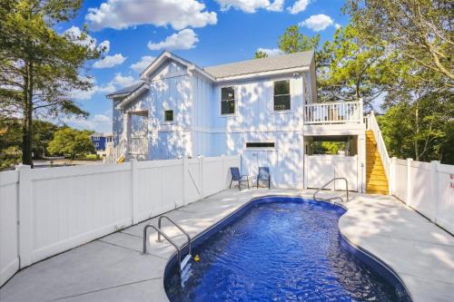 Monteray Shores House | Dog Daze of Summer Pool and Dog Friendly Soundside
