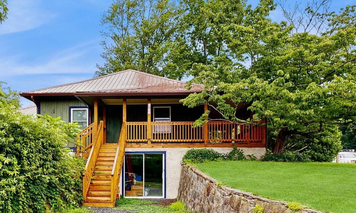 Horse Shoe House | Dog-friendly farm cottage with patio, walk to dining & Ecusta Trail, ac