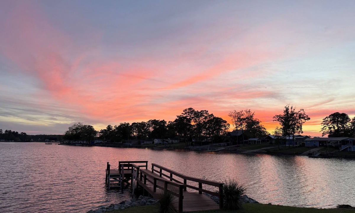 Hollands Landing House | Dog Friendly Lake House w/Fenced Yard + Views